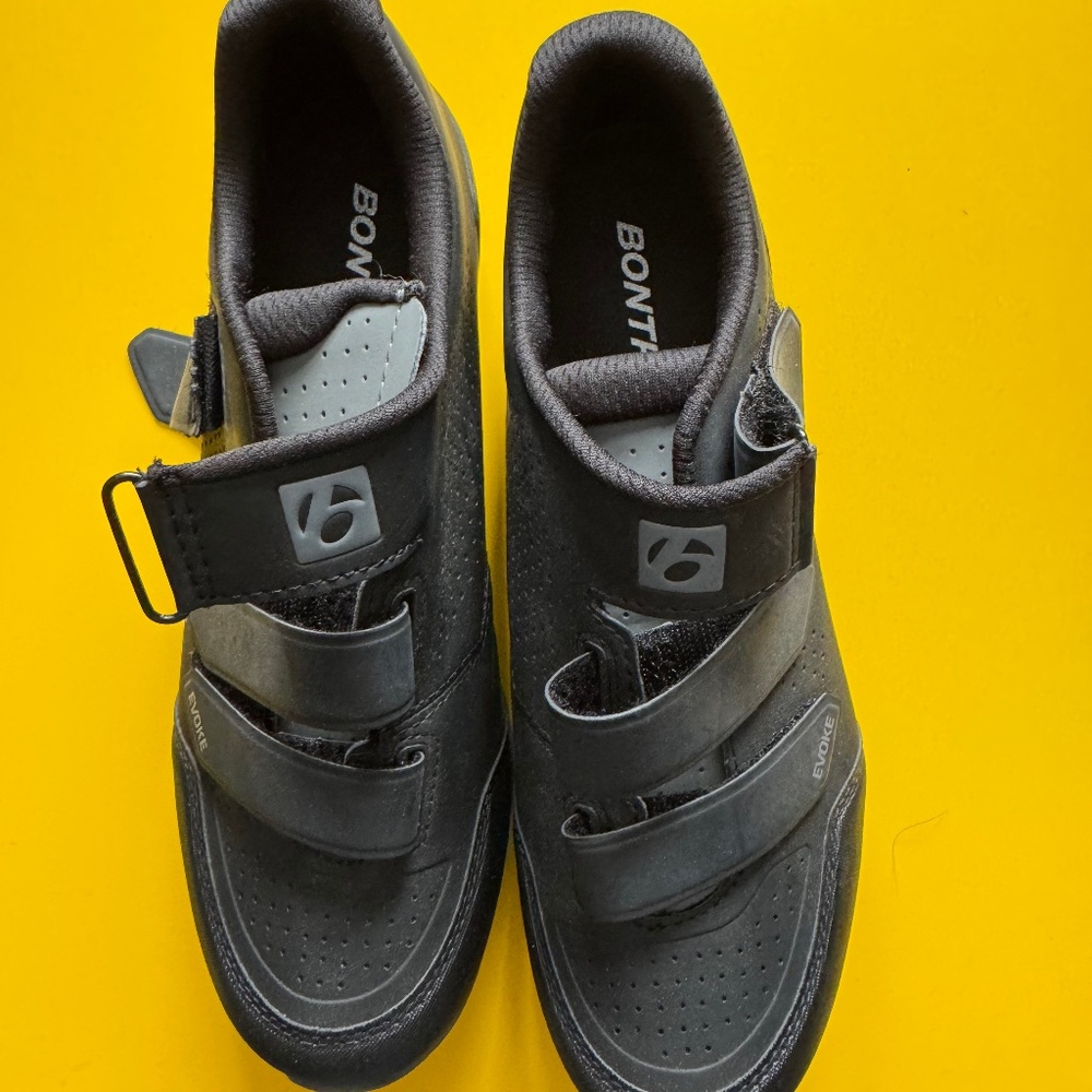 🚴‍♂️ Bontrager Evoke Cycling Shoes - Size 9 US (42 EU) - SPD Cleats Included!